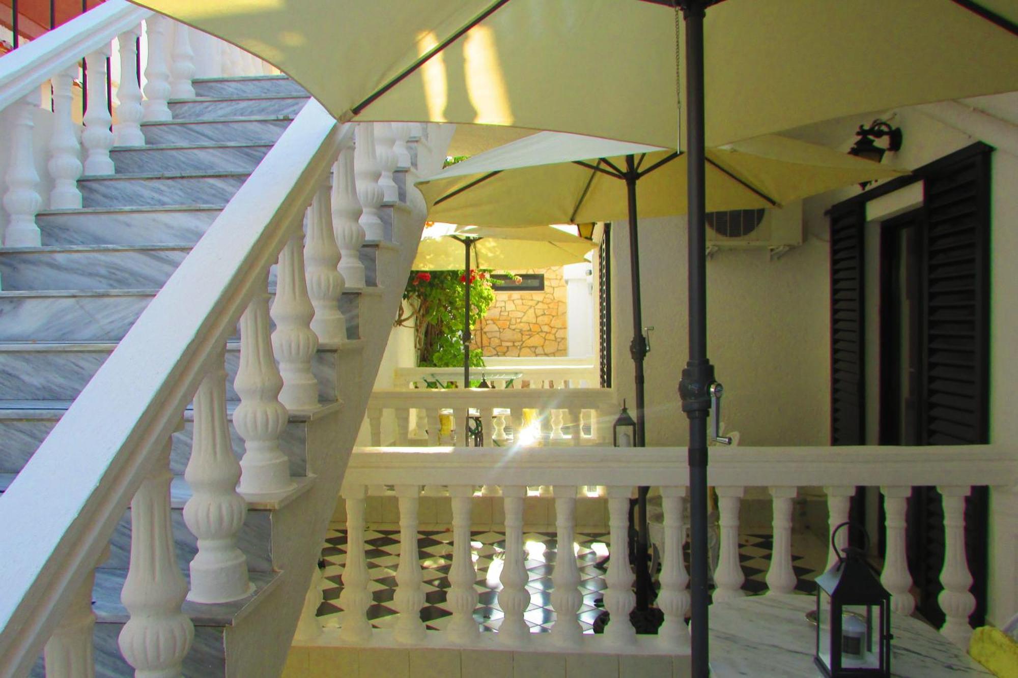 Castellino Zwillingsstudios * Kallithéa
